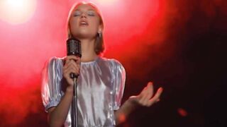 SUPERBE MODELS - Tiny Tits Singer Hannah Ray Undresses For Her Fans