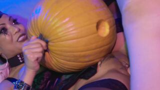Lustful lame guy fuck pumpkin & Maleficent cosplay hottie - Polly Pons